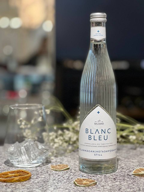 Blanc Bleu still